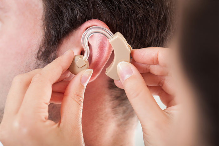 درمان کم شنوایی با سمعک